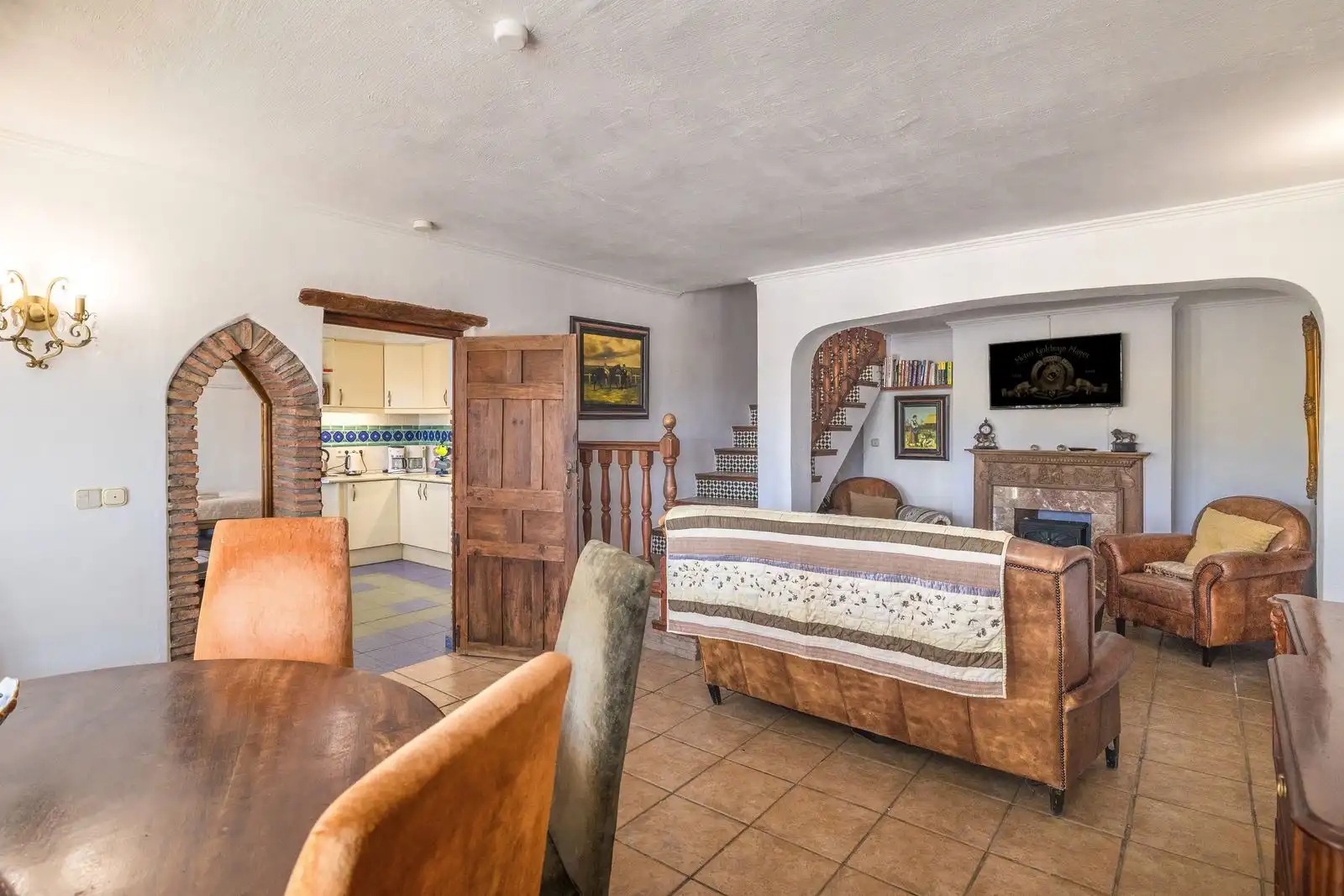 Sala d'estar de Casa adosada en venda en Estepona amb Aire condicionat, Terrassa i Traster