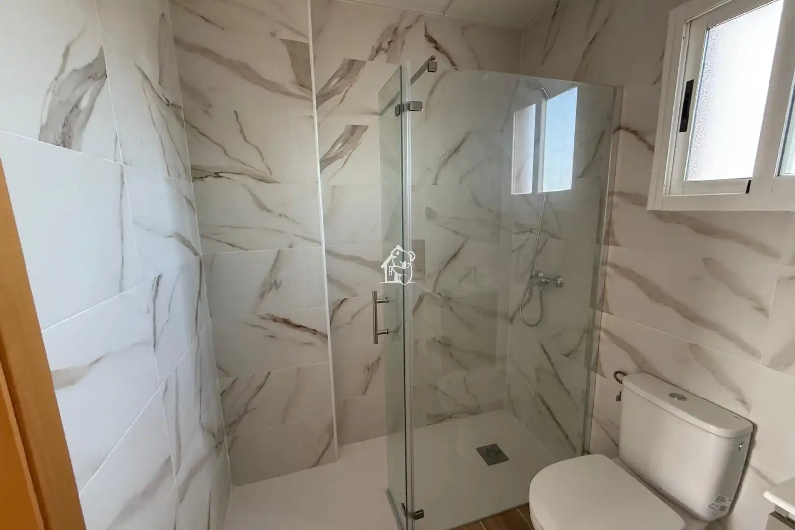 Baño de Ático de alquiler en Orihuela con Terraza, Piscina y Amueblado