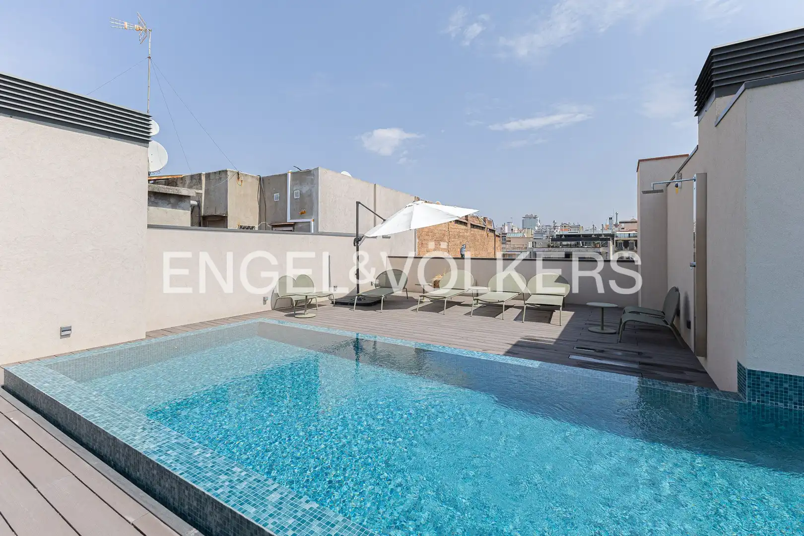 Swimming pool of Flat for rent in Barcelona  with Air Conditioner, Heating and Parquet flooring