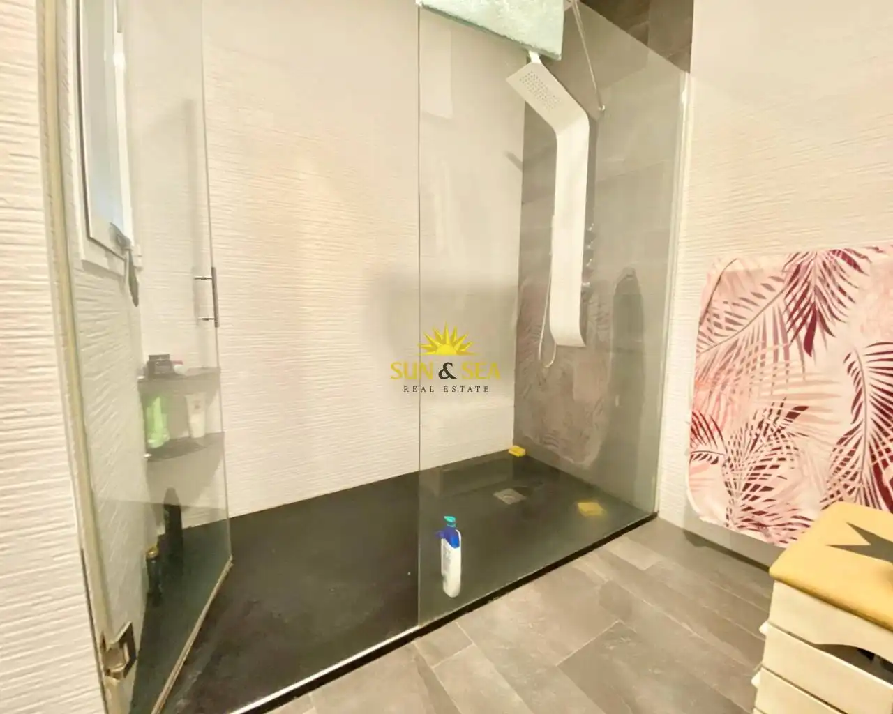 Baño de Planta baja de alquiler en Guardamar del Segura con Aire acondicionado, Calefacción y Terraza