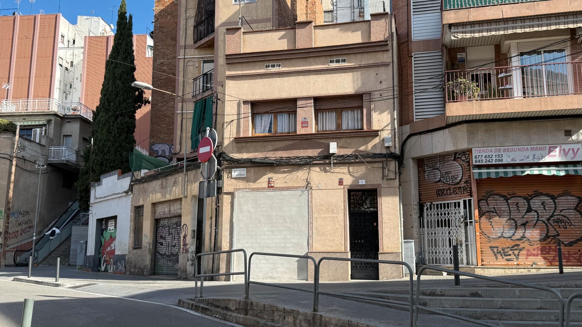 Building for sale in Passatge d'Oliveras, Collblanc