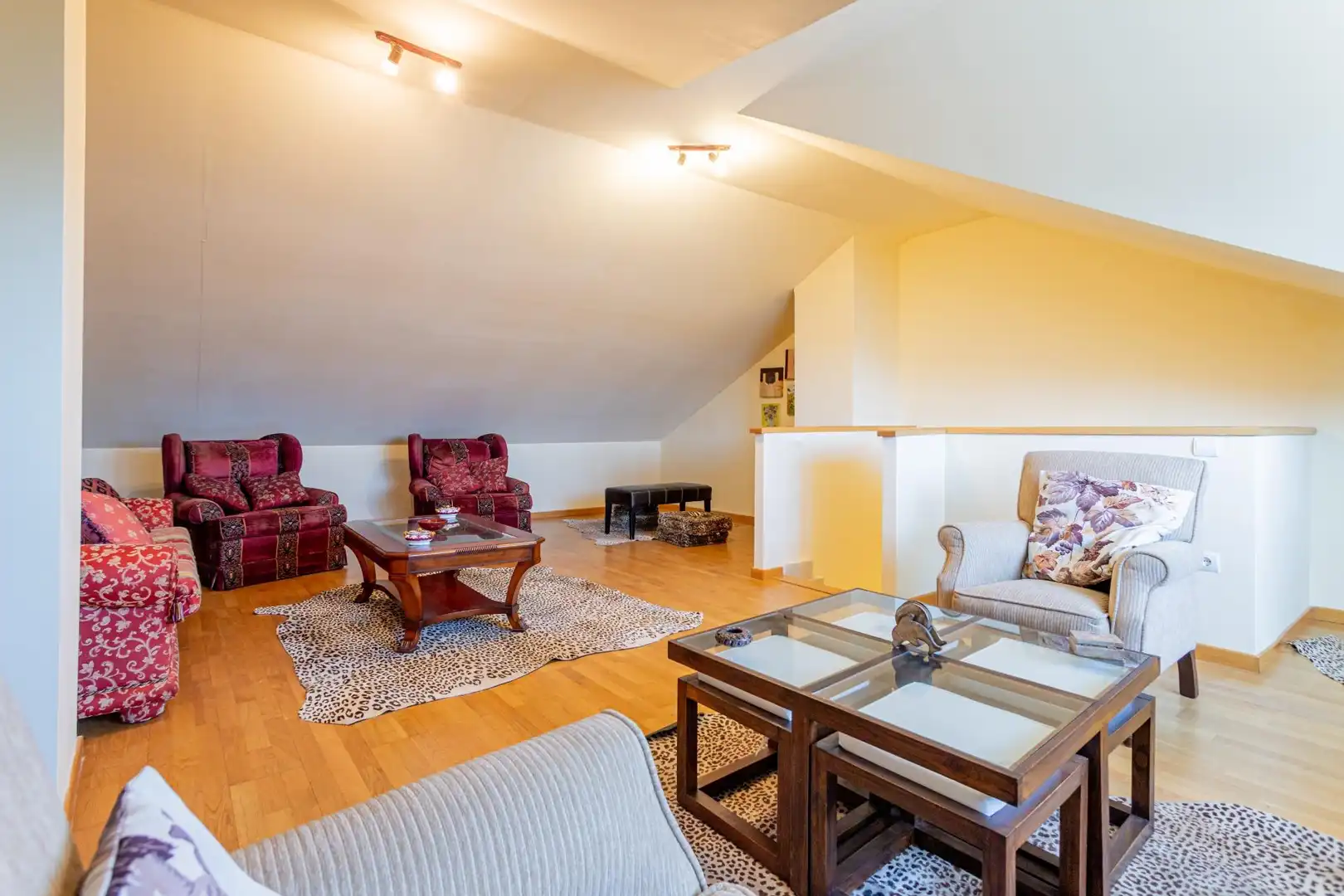 Sala de estar de Casa adosada en venta en Valdemoro con Calefacción, Trastero y Piscina comunitaria