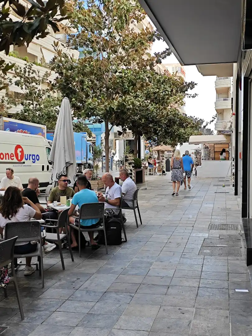 Local comercial en traspaso en Avenida Miguel Cano