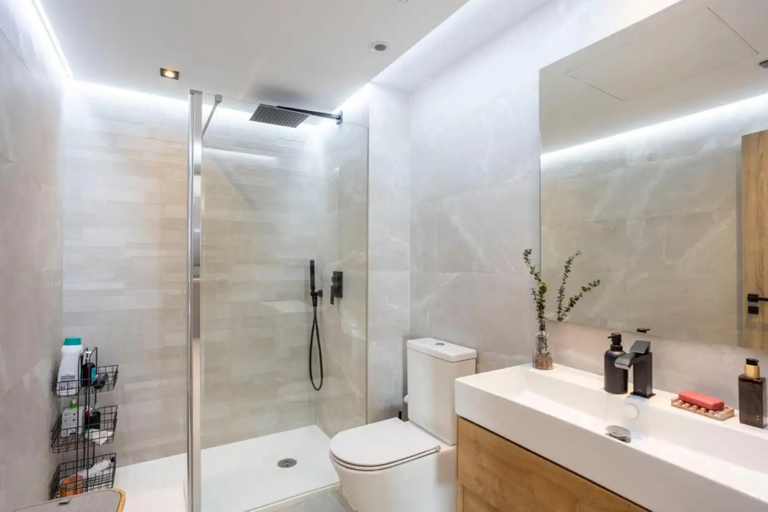 Baño de Ático en venta en Istán con Calefacción, Jardín privado y Terraza