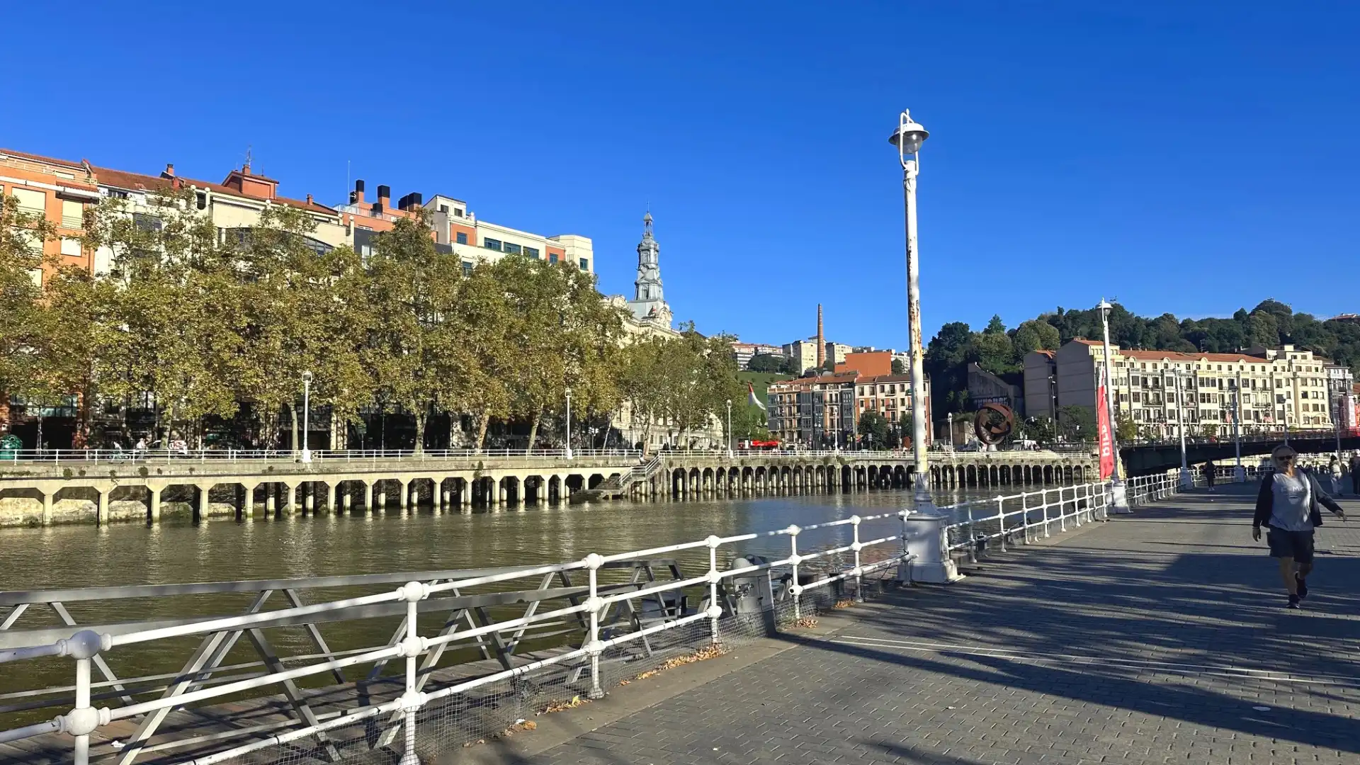 Vista exterior de Pis en venda en Bilbao  amb Calefacció, Traster i Moblat