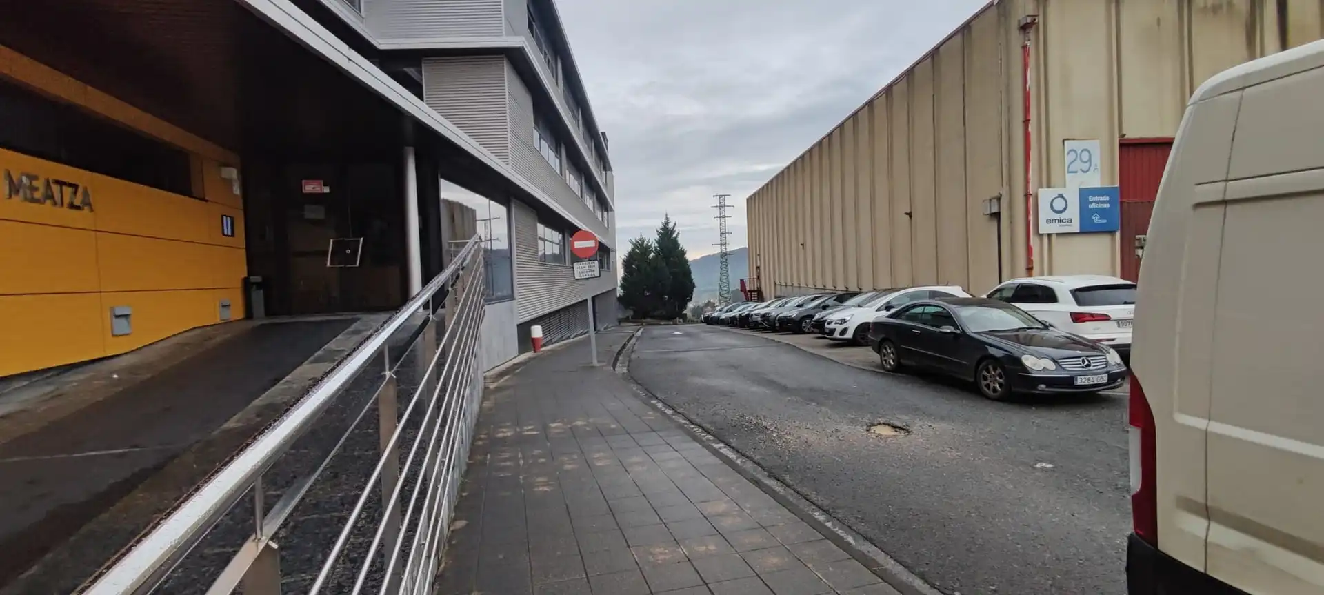 Aparcament de Oficina en venda en Zalla  amb Moblat i Alarma
