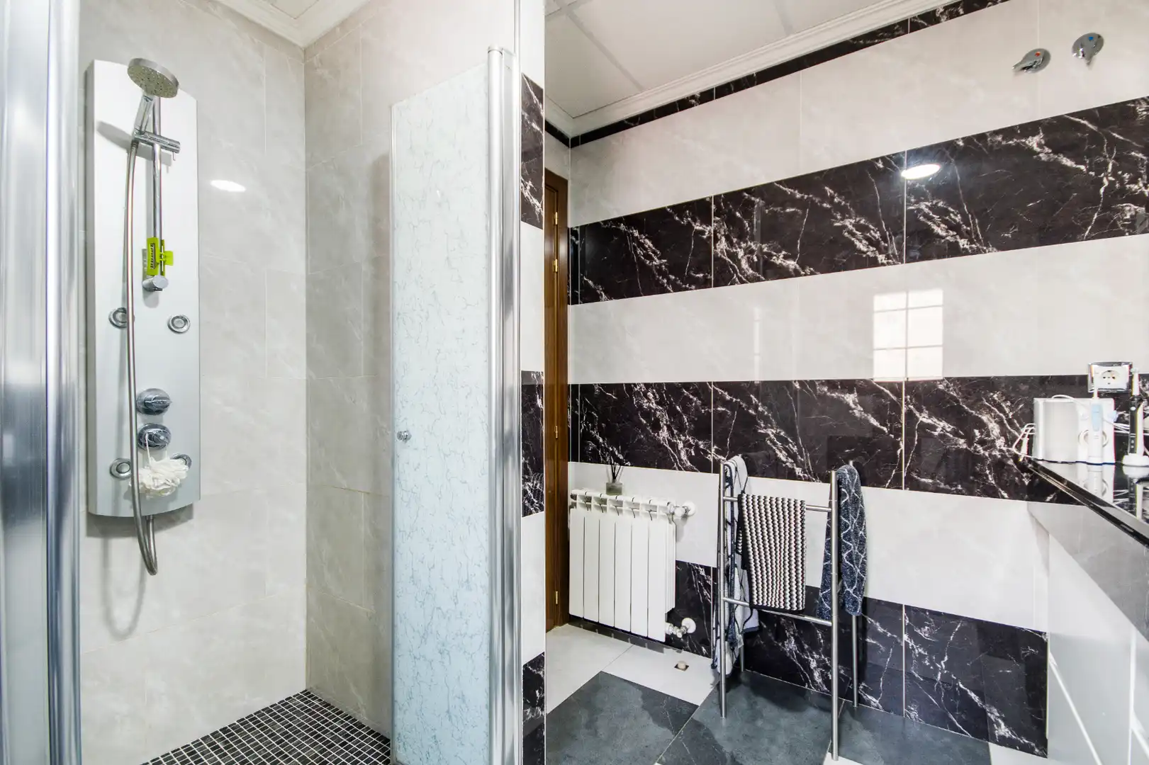 Bathroom of Houses for sale in Aranjuez  with Air Conditioner, Heating and Private garden