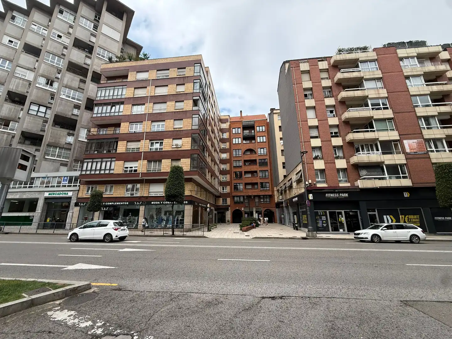 Vista exterior de Piso en venta en Oviedo  con Calefacción