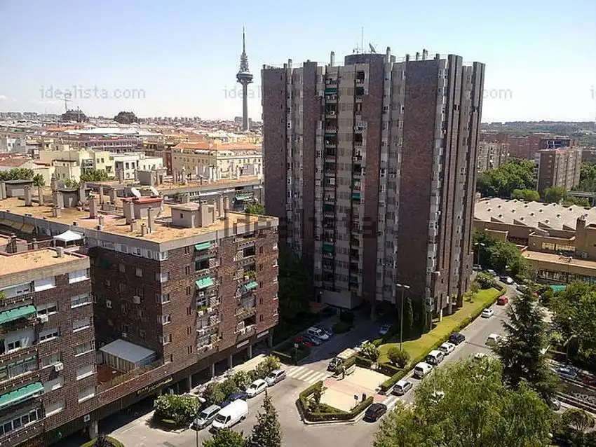 Vista exterior de Dúplex en venda en Madrid amb Aire condicionat i Calefacció
