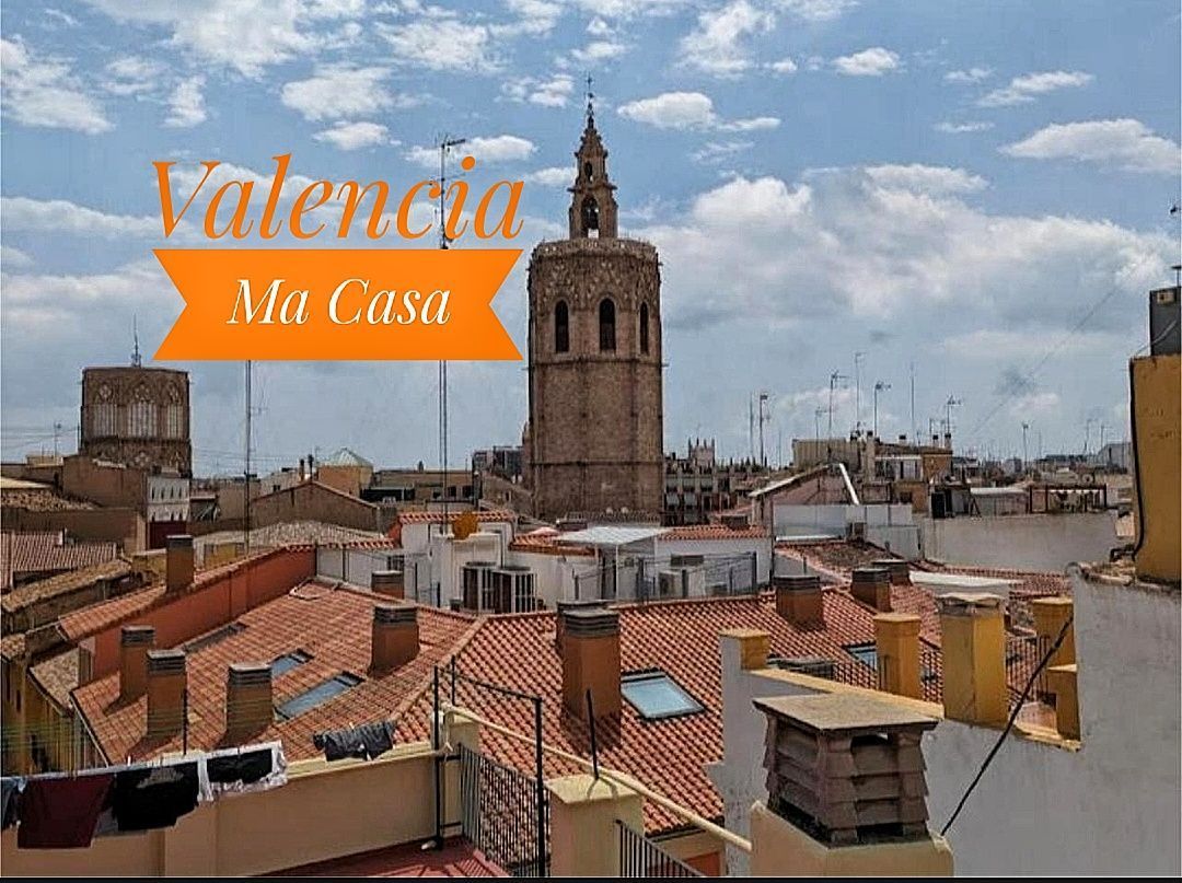 Exterior view of Attic for rent in  Valencia Capital  with Air Conditioner, Heating and Terrace