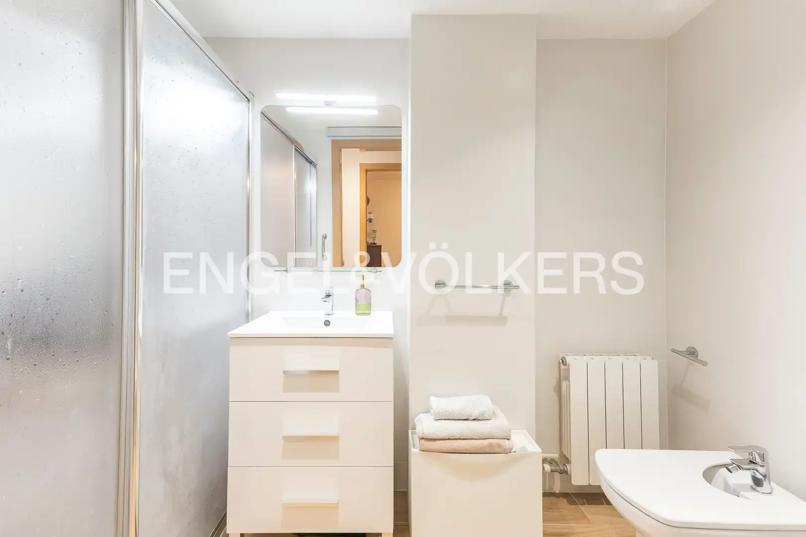 Bathroom of Flat for sale in Barcelona  with Air Conditioner, Heating and Parquet flooring