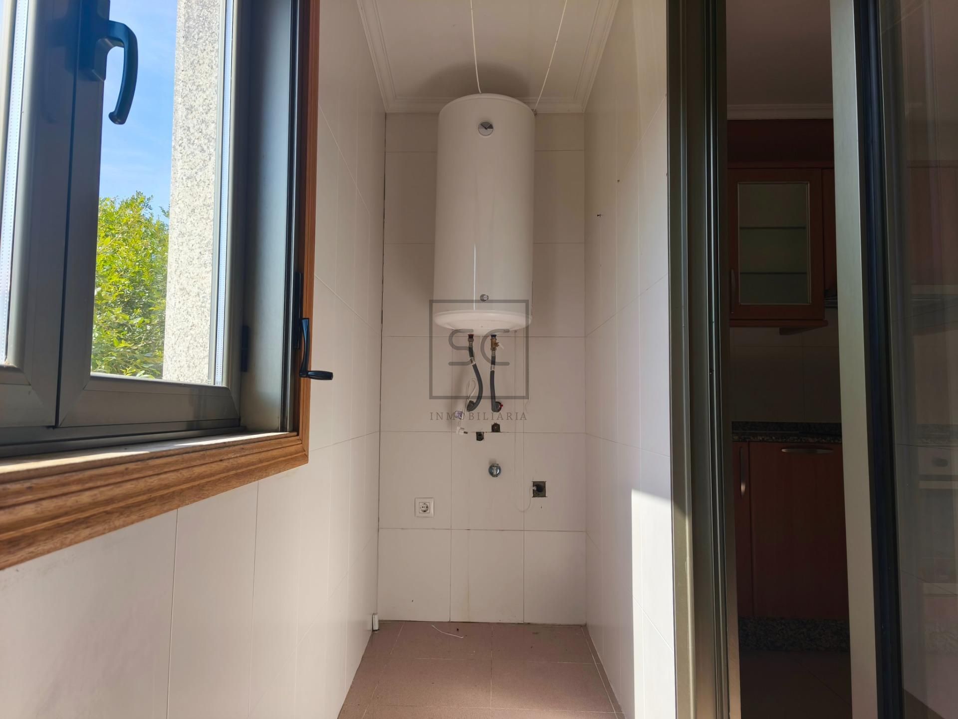 Badezimmer von Wohnung zum verkauf in Ares mit Heizung und Alarm