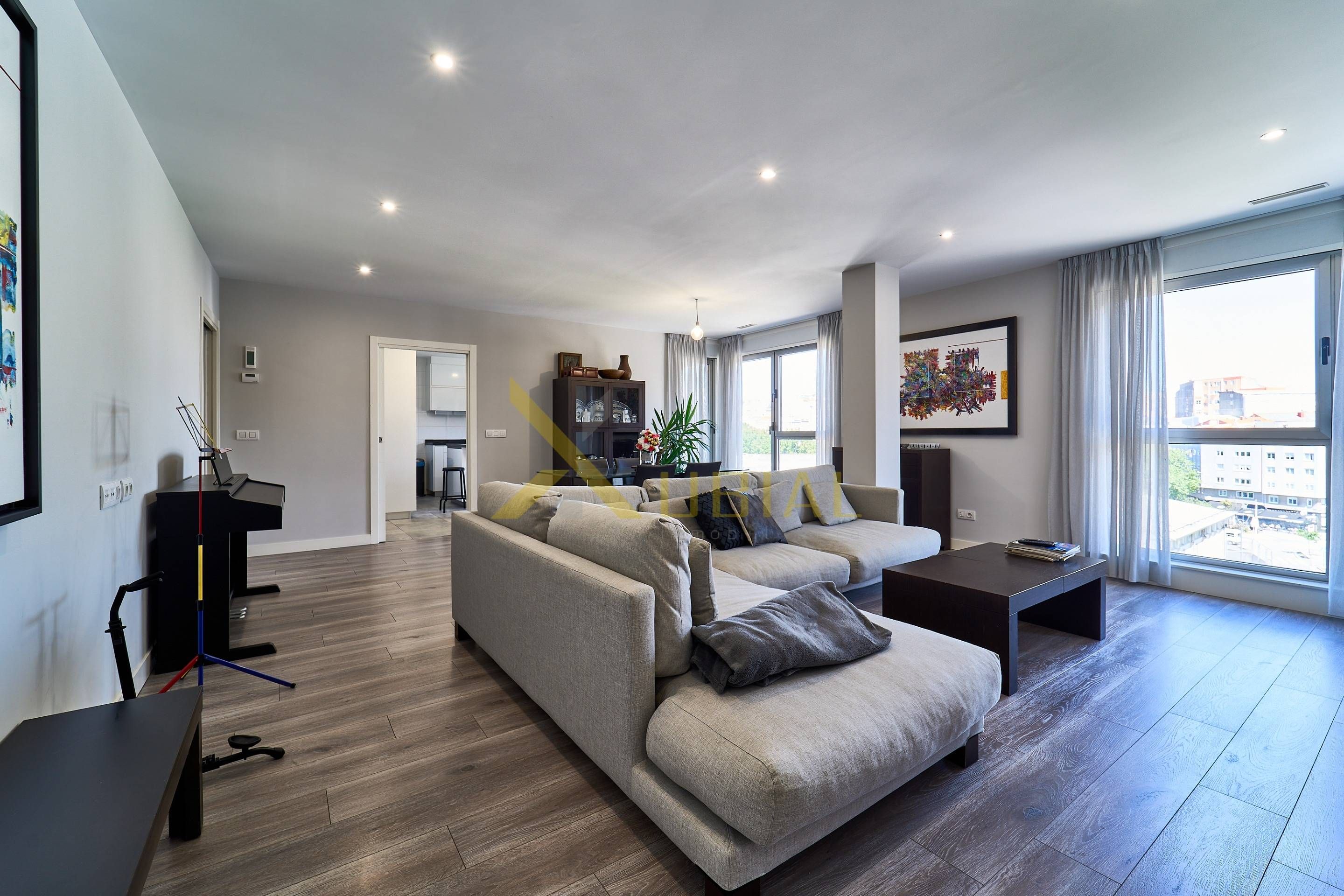 Sala de estar de Piso en venta en A Coruña Capital  con Calefacción, Trastero y Balcón