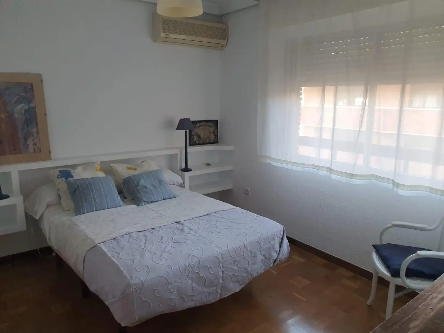 Dormitori de Apartament de lloguer en Sevilla amb Aire condicionat, Parquet i Terrassa