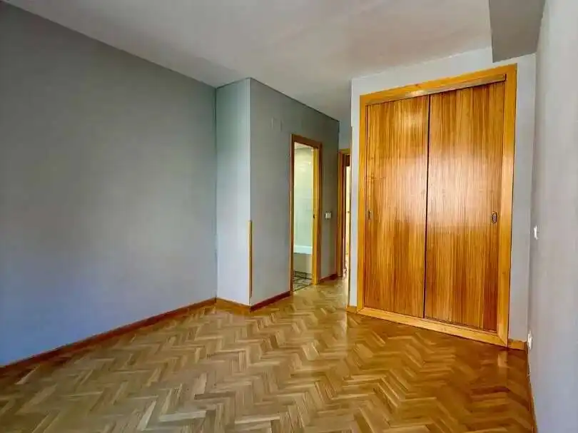 Habitación de Piso en venta en Madrid con Terraza y Trastero