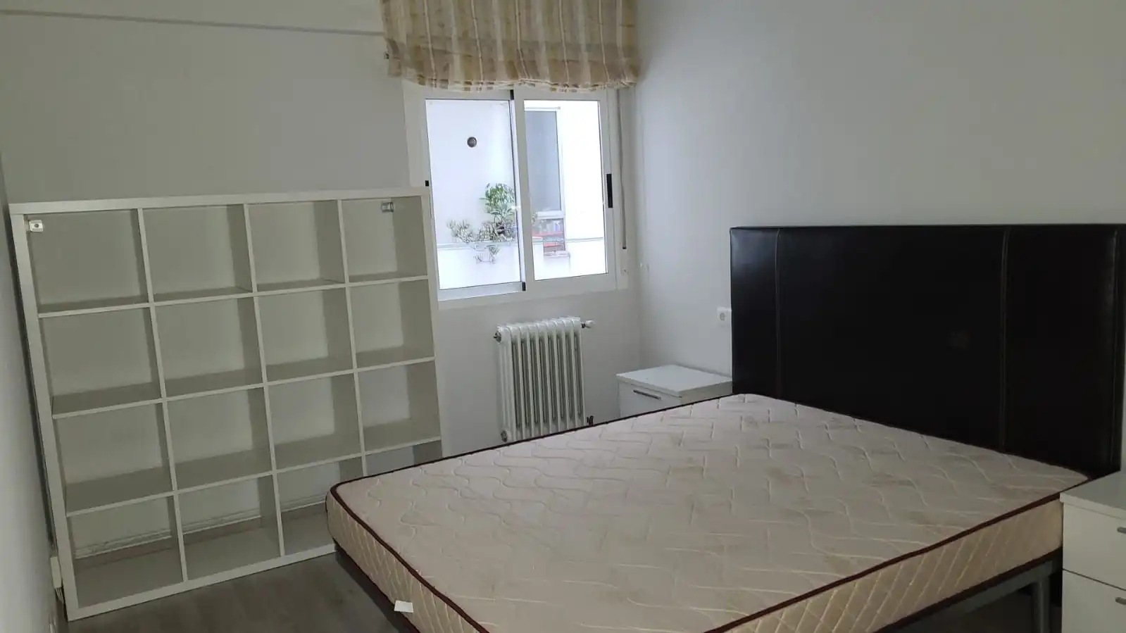 Bedroom of Apartments for rent in Santiago de Compostela   with Heating, Parquet flooring and Washing machine