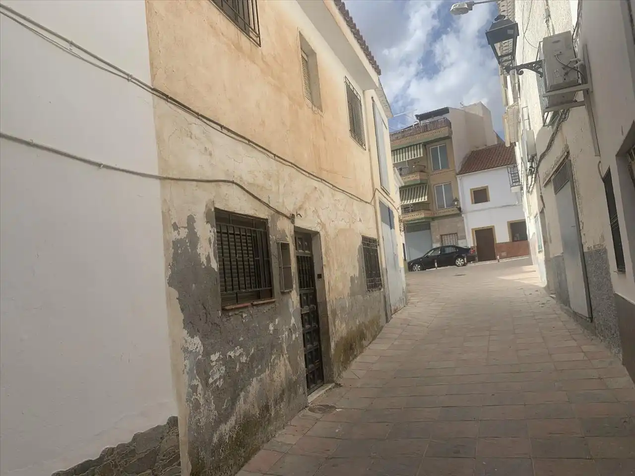 Außenansicht von Einfamilien-Reihenhaus zum Verkauf in Guadahortuna
