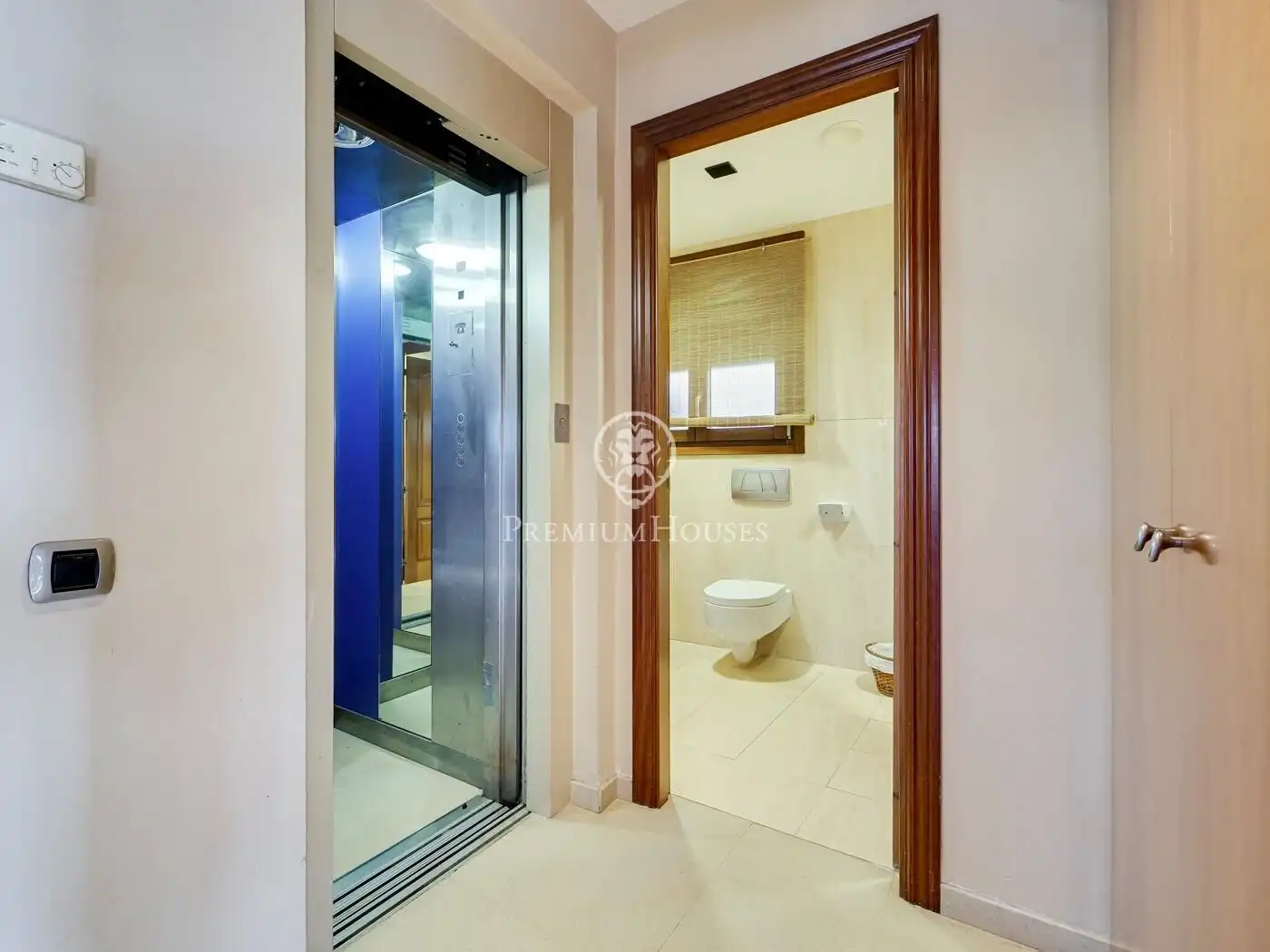 Bathroom of Houses for sale in Olesa de Montserrat  with Air Conditioner, Private garden and Terrace