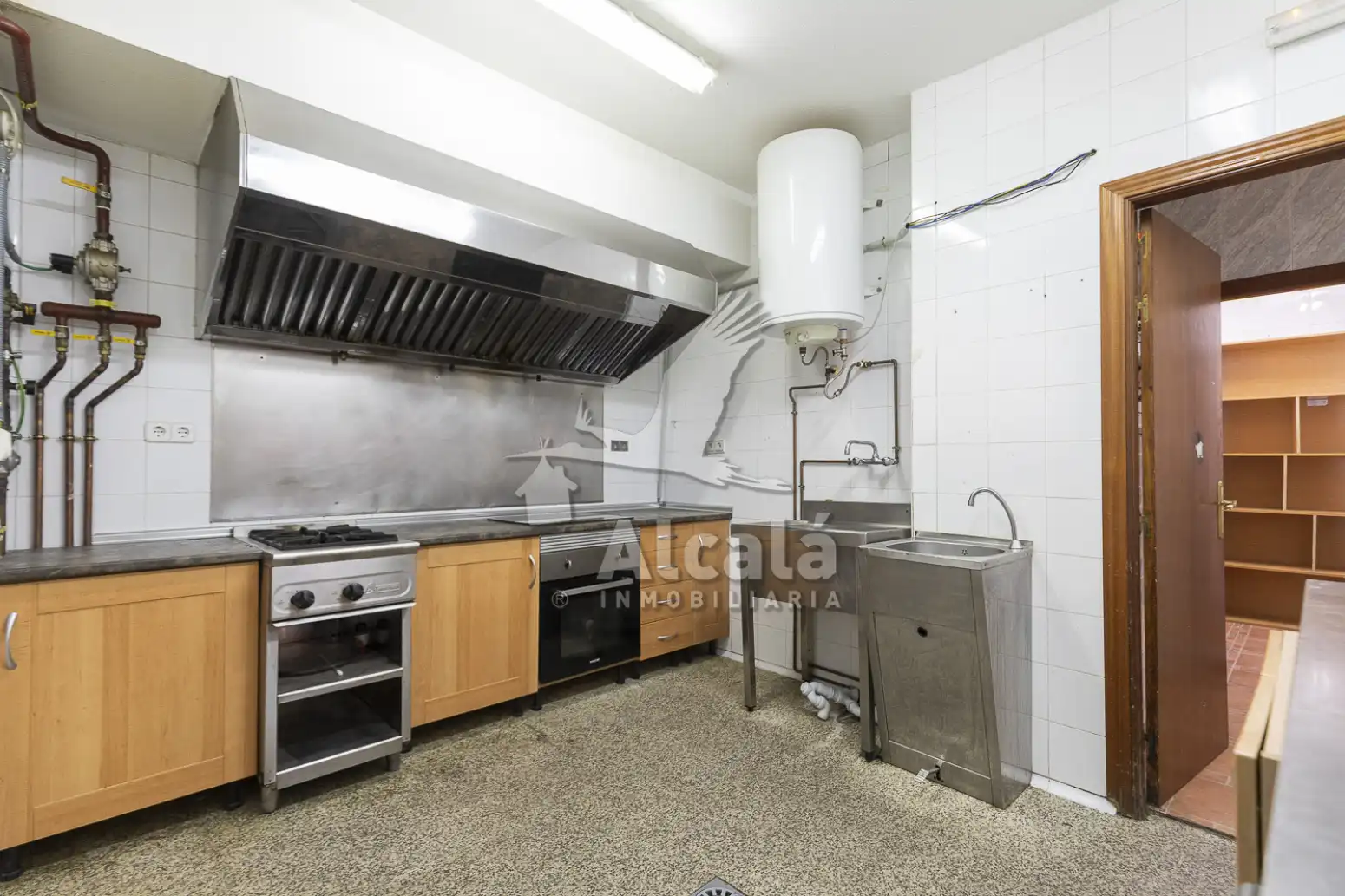 Cocina de Local en venta en Alcalá de Henares