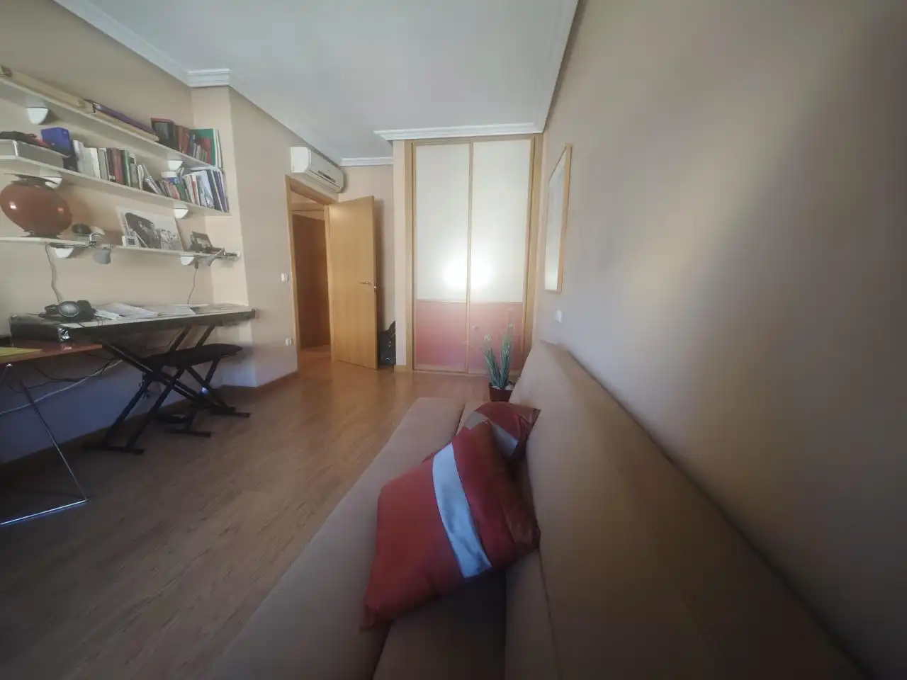 Habitación de Piso en venta en Plasencia con Aire acondicionado, Terraza y Amueblado