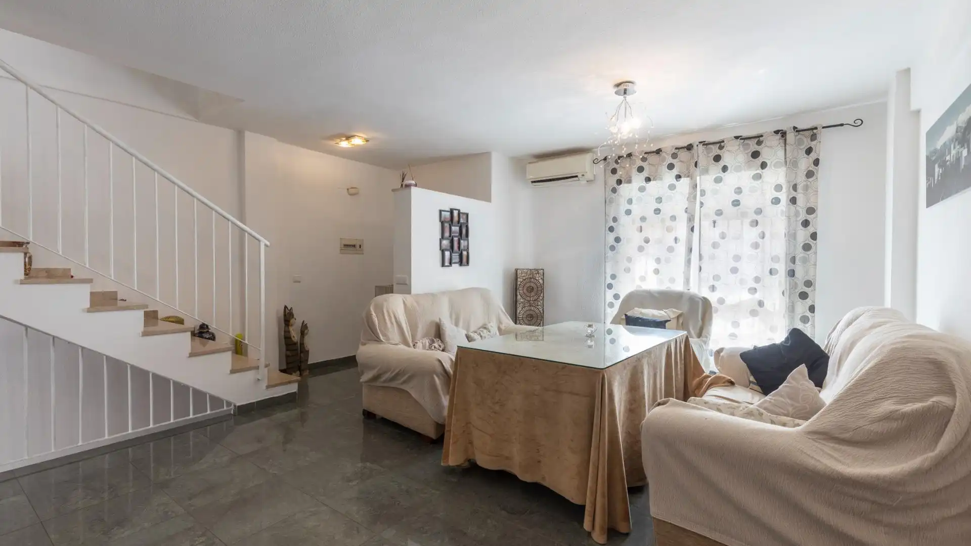 Sala de estar de Casa adosada en venta en Churriana de la Vega con Aire acondicionado, Calefacción y Terraza