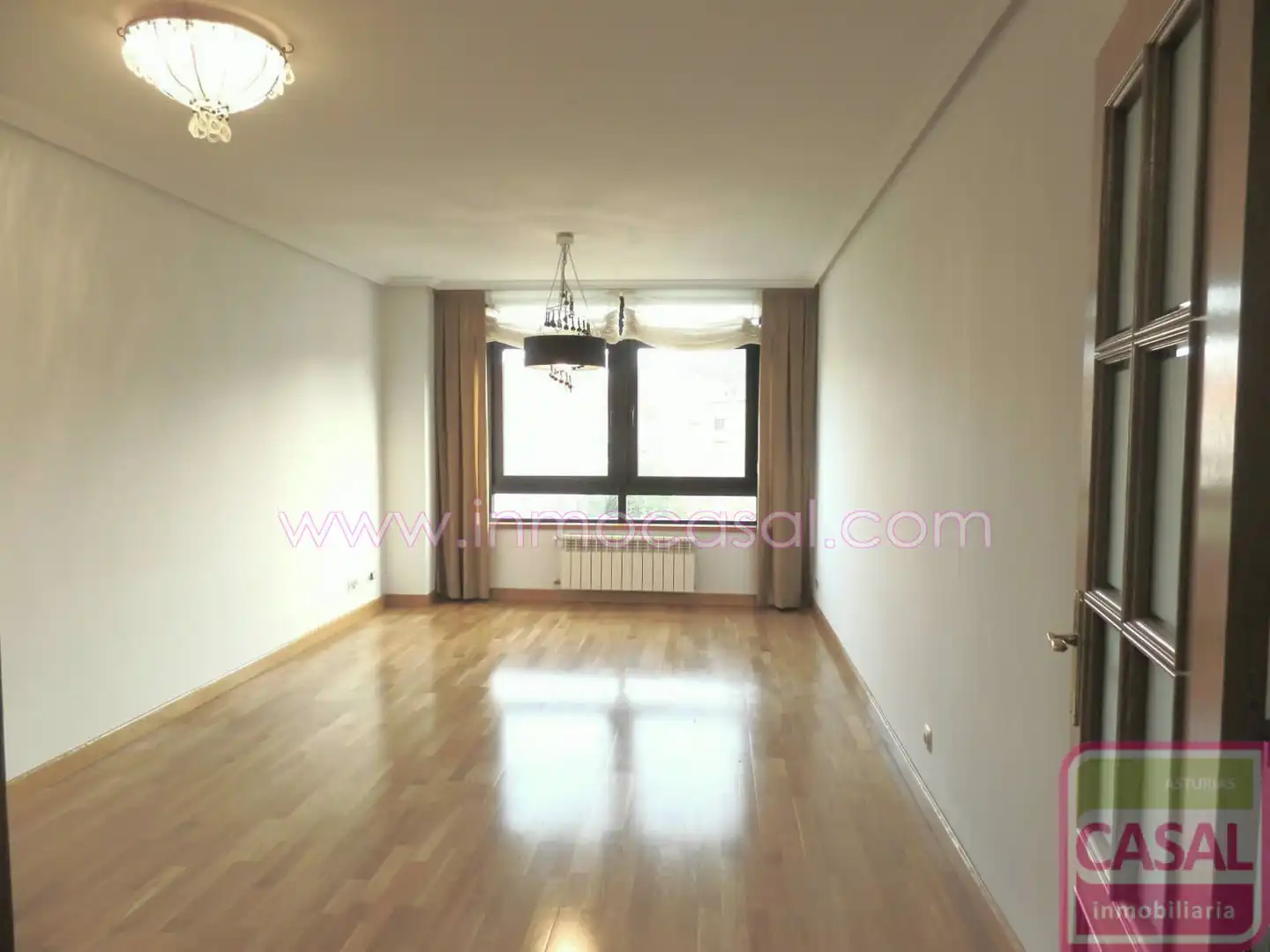 Sala de estar de Piso de alquiler en Oviedo  con Calefacción y Trastero