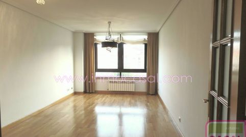 Foto 3 de Piso de alquiler en Milán - Pumarín, Oviedo