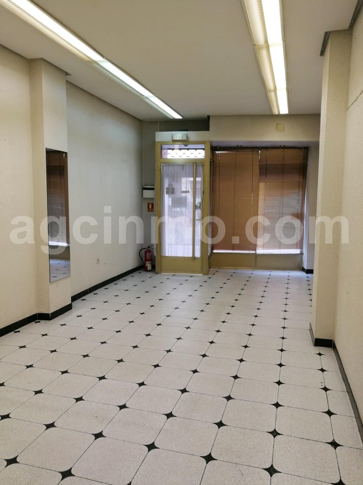 Premises to rent in Calle Portillo de balboa, Rondilla