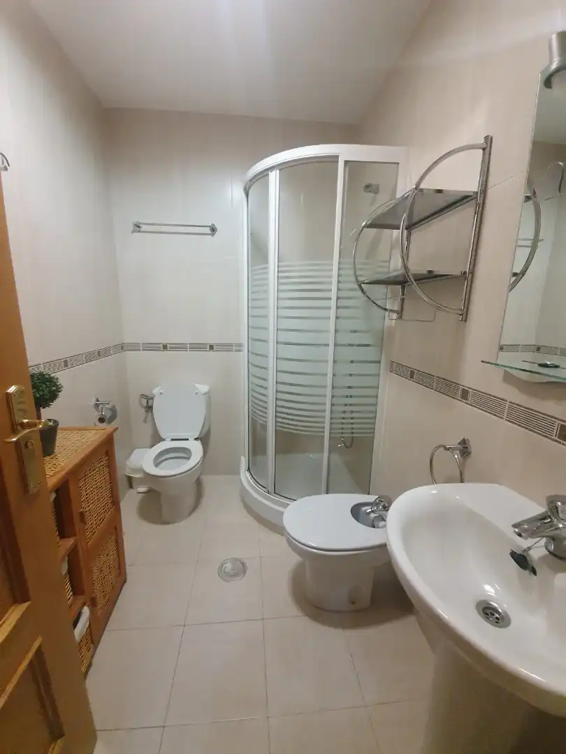 Baño de Apartamento de alquiler en Guadix con Calefacción y Amueblado