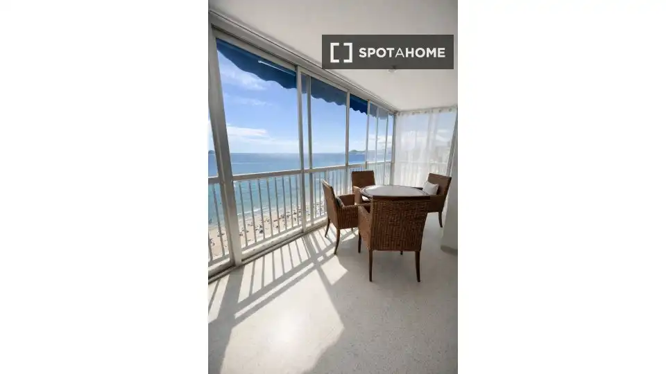 Schlafzimmer von Wohnungen zur untervermieten in Benidorm mit Klimaanlage, Terrasse und Möbliert