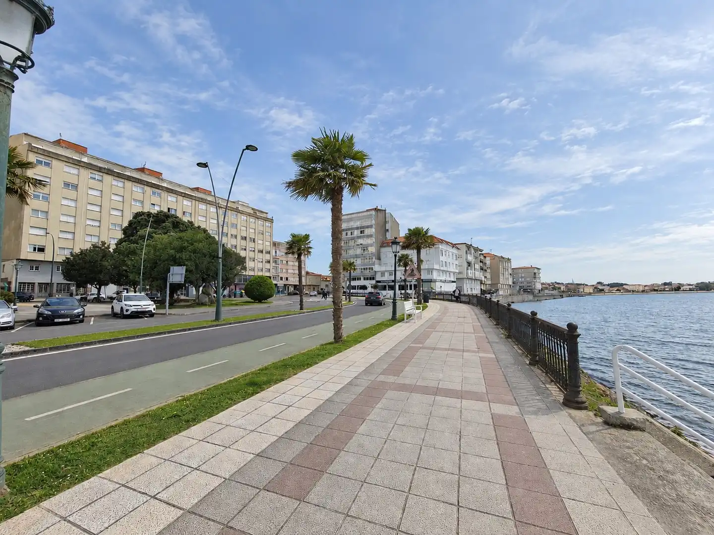 Pis amb ascensor en venda a Avenida de la Coruña 81