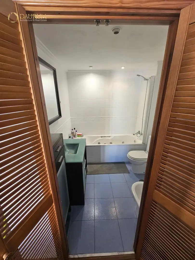 Baño de Piso en venta en Torremolinos con Aire acondicionado, Terraza y Piscina