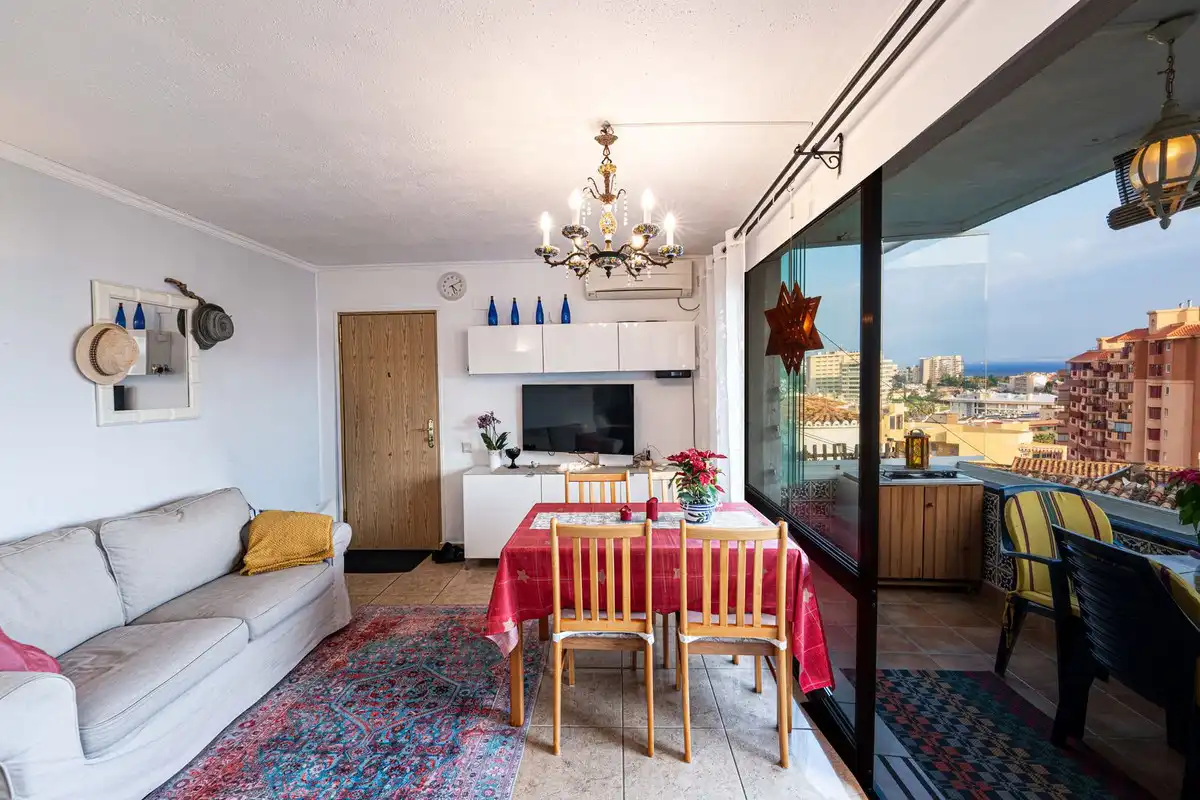 Sala d'estar de Apartament en venda en Fuengirola amb Aire condicionat, Terrassa i Traster