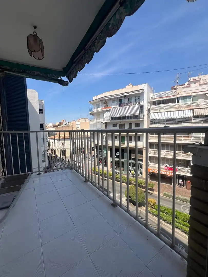Vista exterior de Apartamento en venta en Benidorm con Terraza y Amueblado