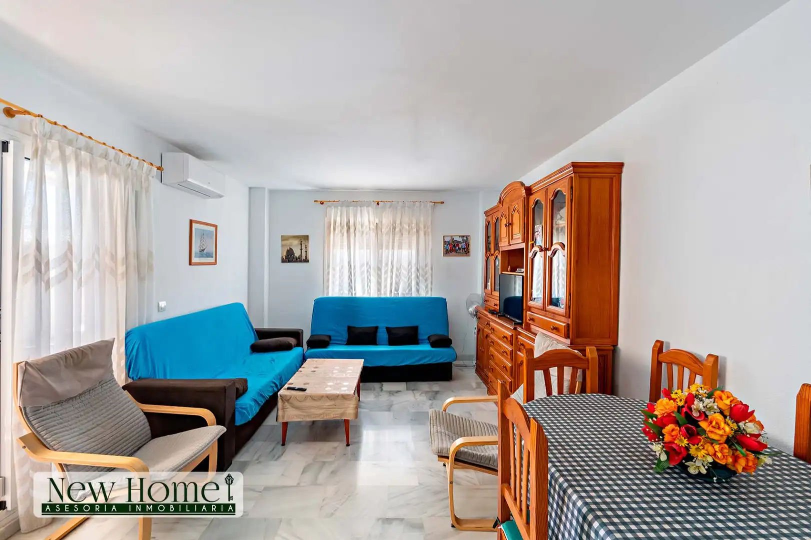 Living room of Flat for sale in Roquetas de Mar  with Terrace, Furnished and Community pool