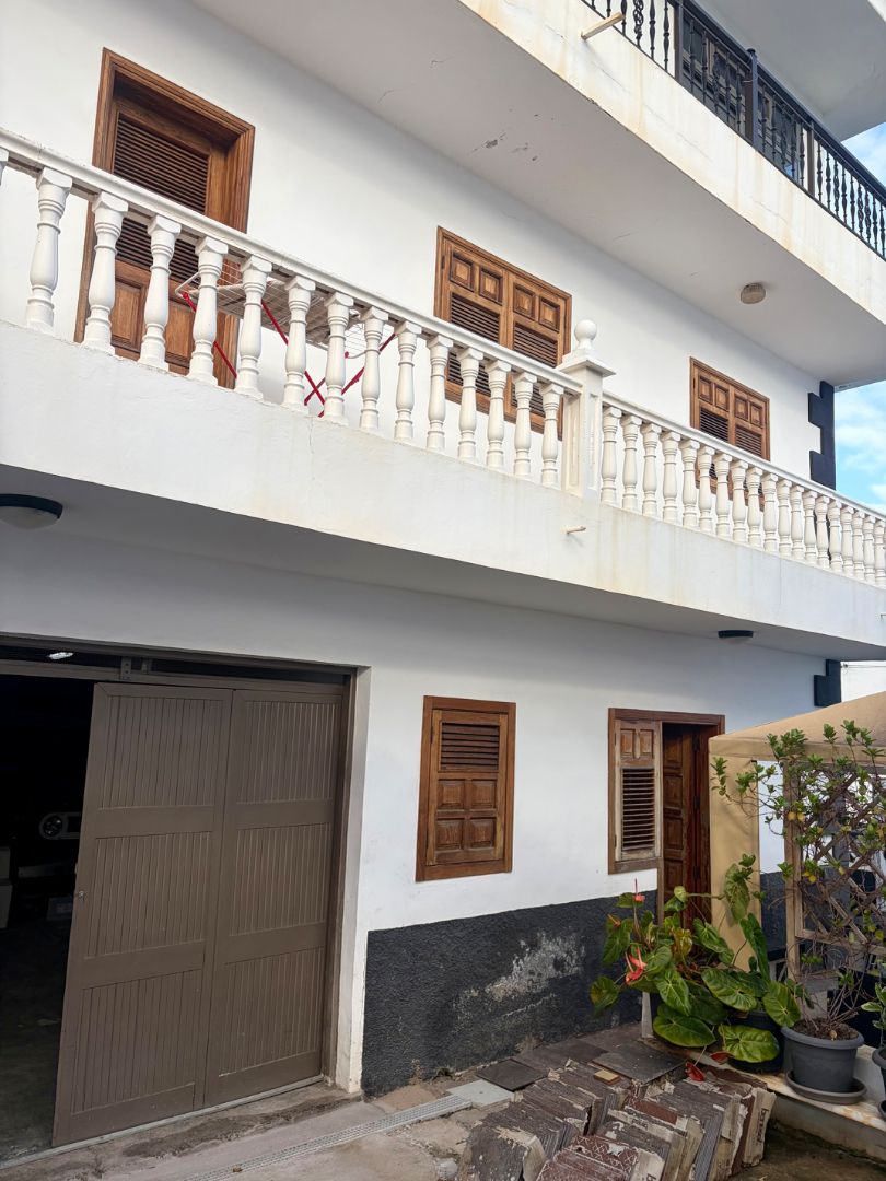 Exterior view of Single-family semi-detached for sale in San Cristóbal de la Laguna  with Private garden and Furnished