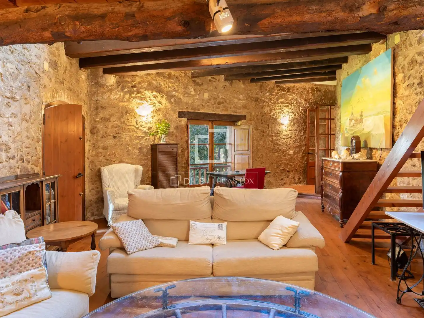 Sala de estar de Finca rústica en venta en Bàscara con Aire acondicionado, Calefacción y Jardín privado