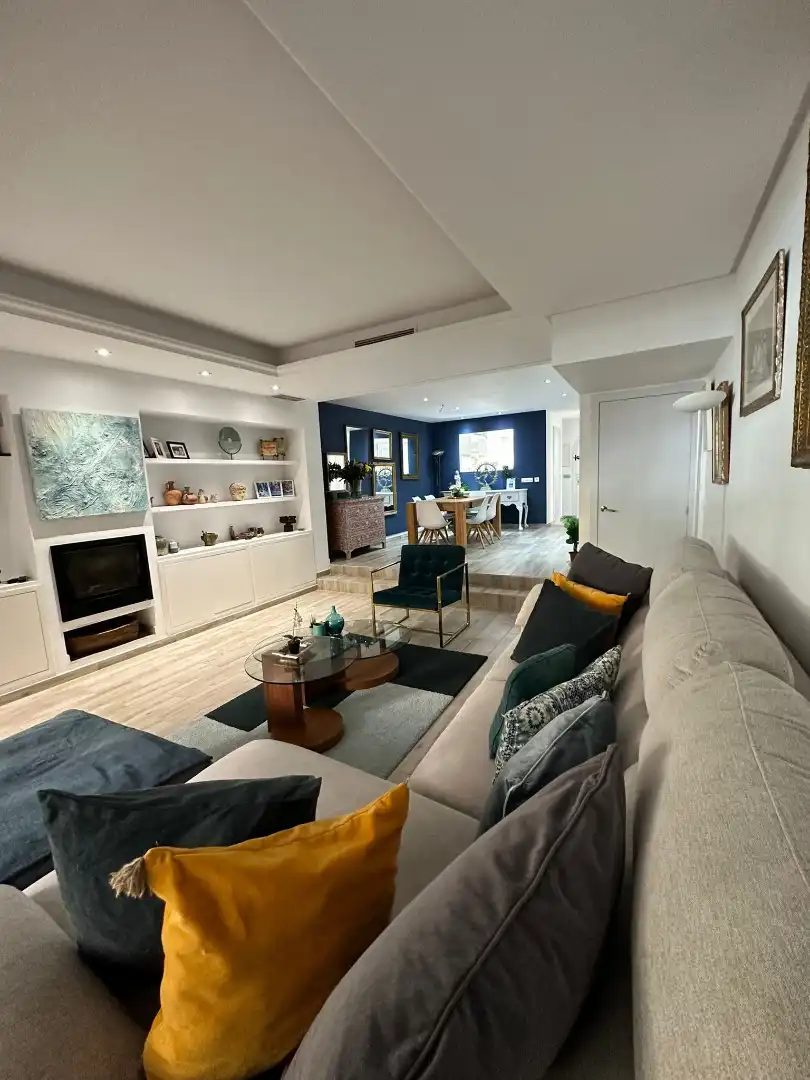 Sala d'estar de Casa adosada en venda en Marbella amb Aire condicionat, Terrassa i Moblat