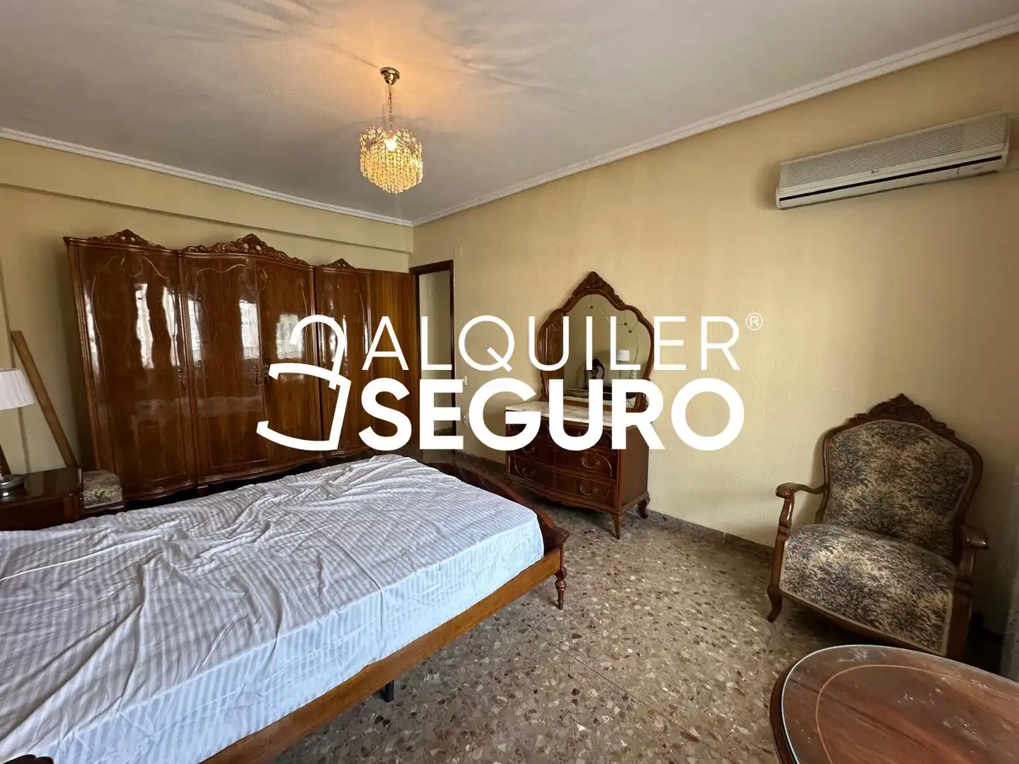 Habitación de Piso de alquiler en Valencia con Aire acondicionado y Amueblado