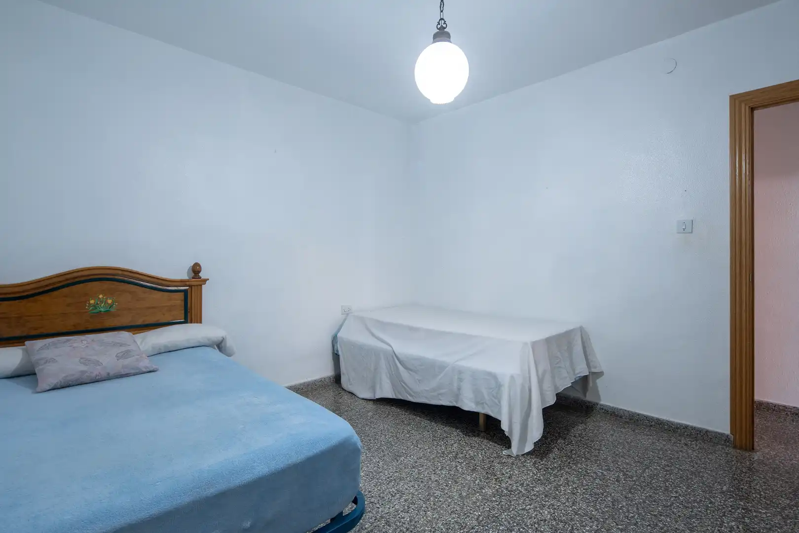 Habitación de Casa adosada en venta en Maracena con Aire acondicionado, Terraza y Amueblado