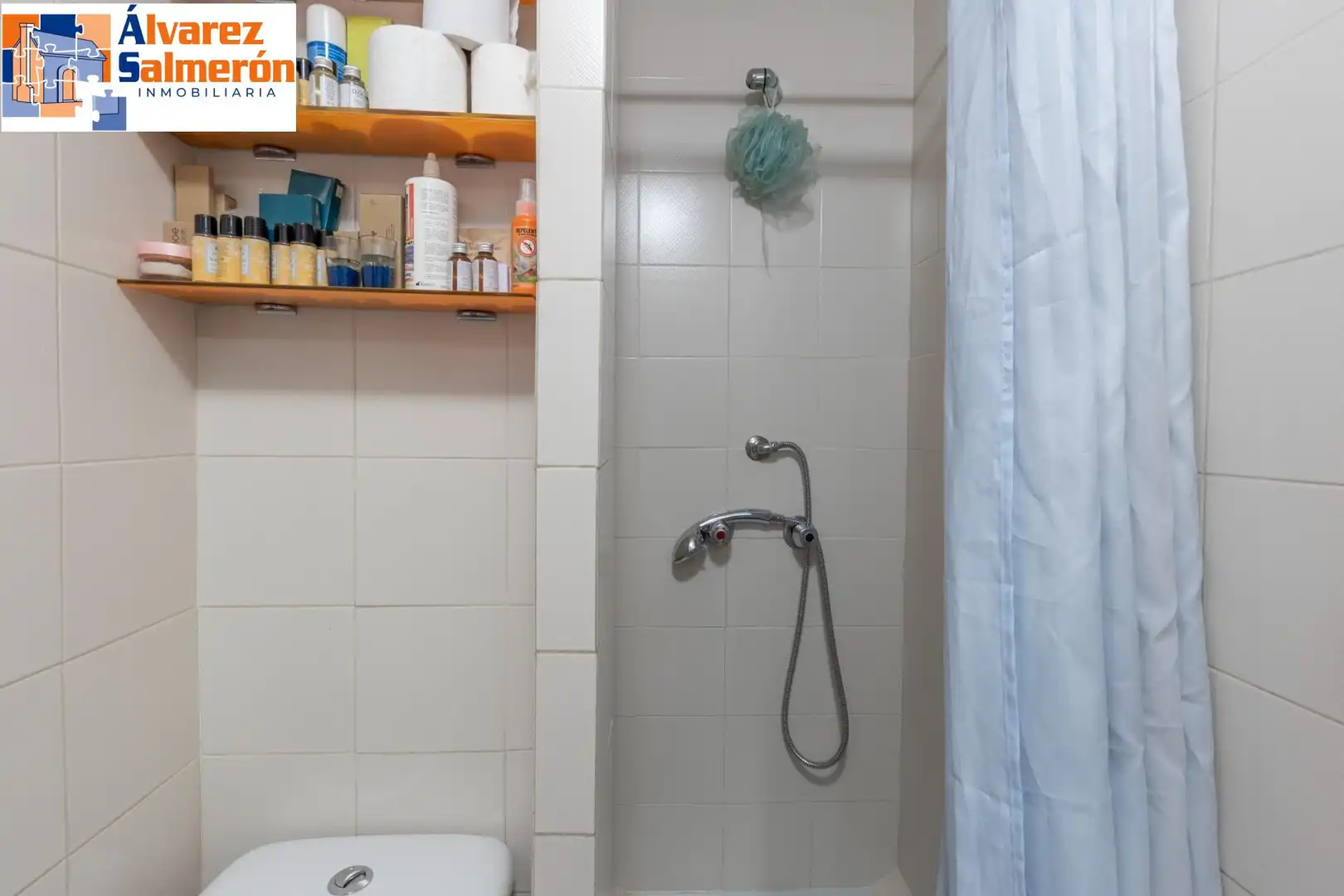 Bany de Pis en venda en Granada amb Terrassa, Traster i Piscina comunitària