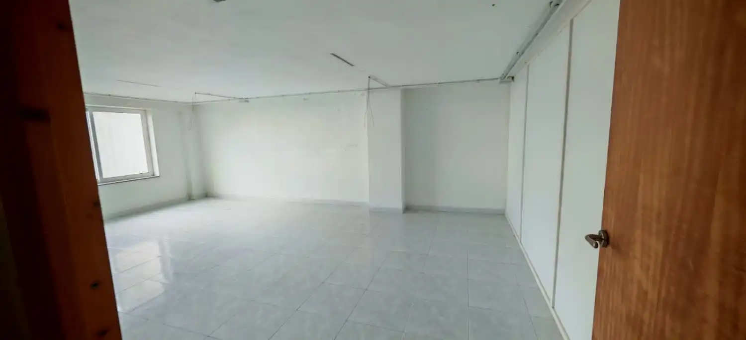 Business premises to rent in A Malata - Catabois - Ciudad Jardín, imagen 5