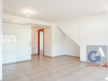Maisonette mit Balkon zum Verkauf in Olot