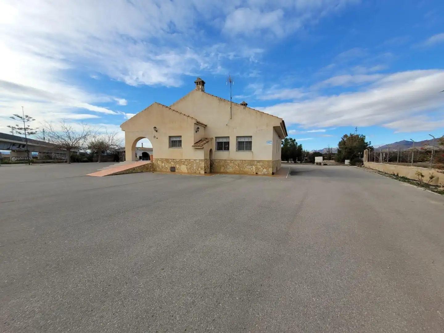Vista exterior de Casa o xalet en venda en Crevillent amb Aire condicionat, Calefacció i Terrassa