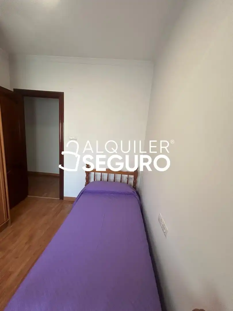 Dormitori de Pis de lloguer en Maracena amb Aire condicionat, Calefacció i Terrassa