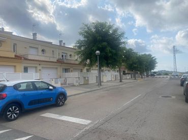 Casa amb piscina en venda a Bellvei