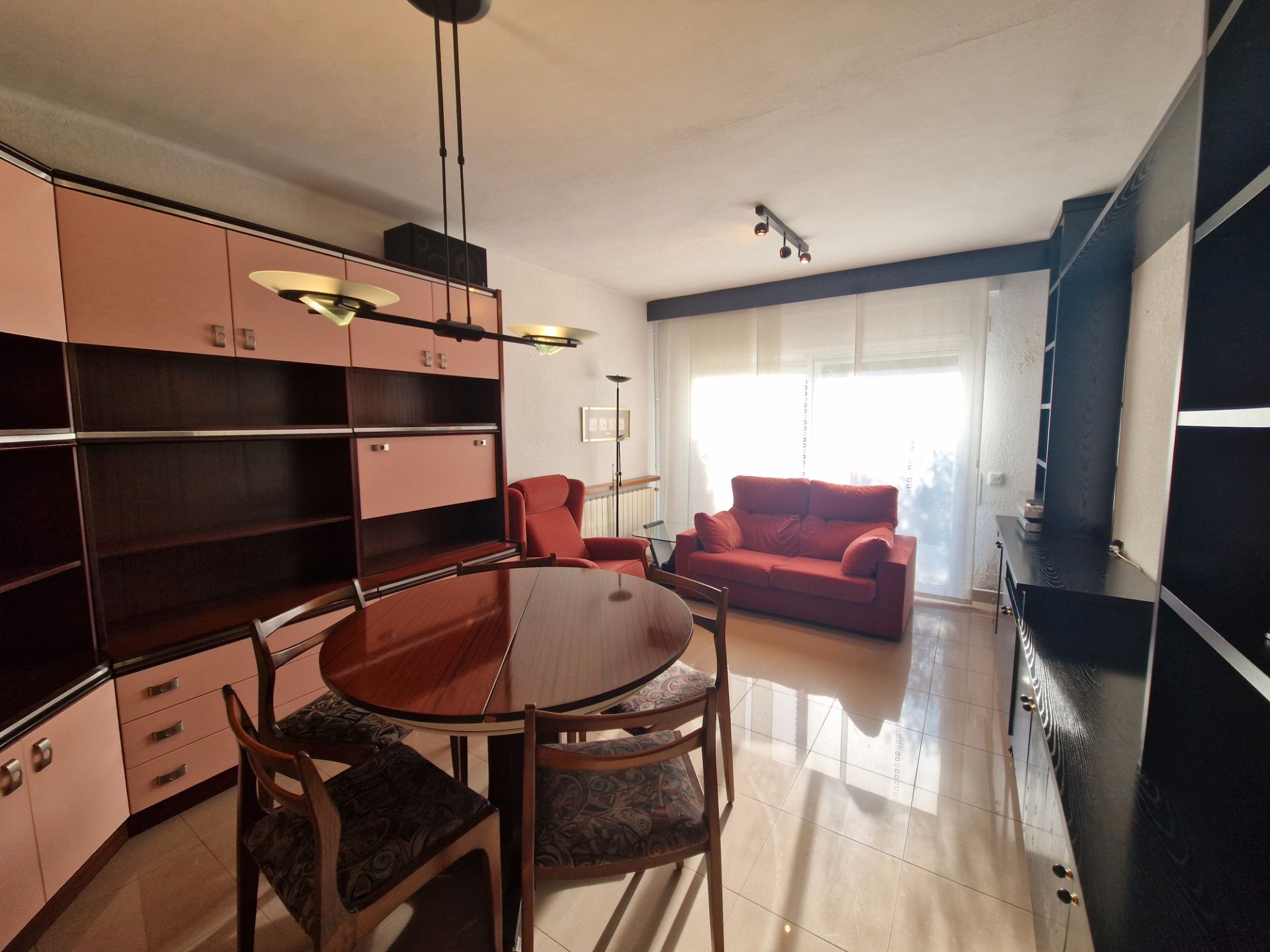 Sala d'estar de Casa o xalet en venda en Olot amb Calefacció, Jardí privat i Moblat