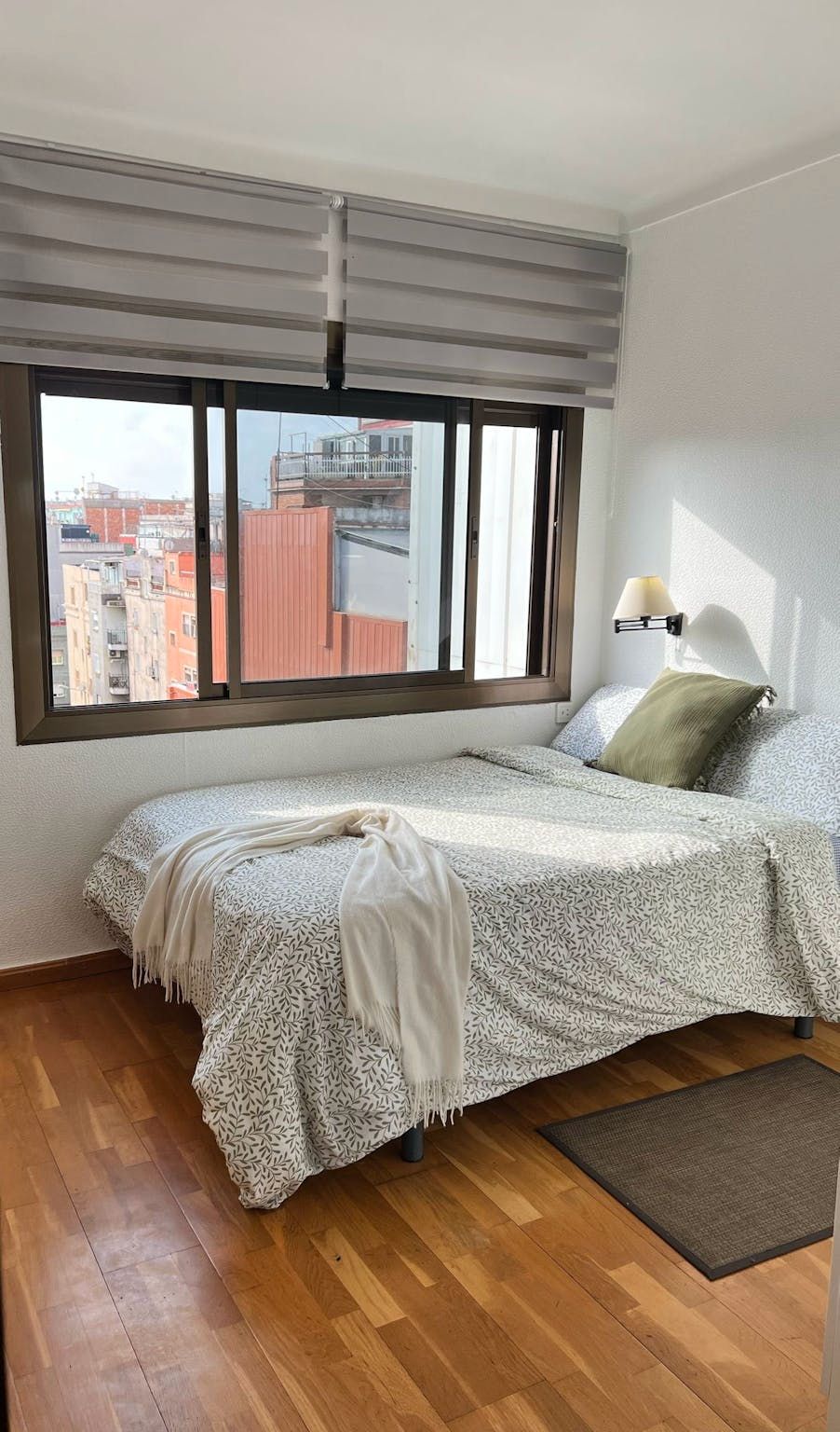 Flat to share in N/A, Collblanc