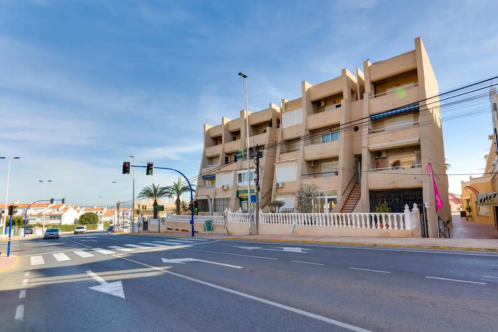 Vista exterior de Planta baixa en venda en Torrevieja amb Aire condicionat, Terrassa i Piscina