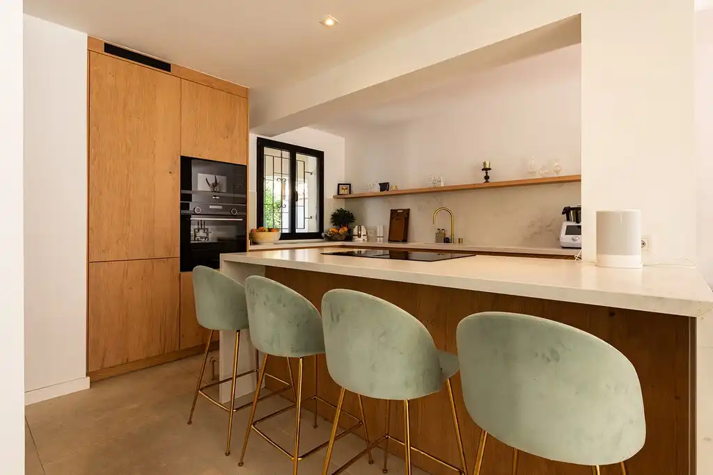 Küche von Einfamilien-Reihenhaus zum Verkauf in Pollença mit Klimaanlage, Heizung und Terrasse